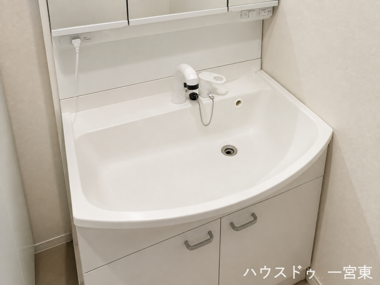 ≪洗面ボウル≫
※居住中につき室内を CG にて物消しをしたものです。
ゆったりとした広さの洗面ボウル。水はねしにくく、毎日の洗顔や身支度も快適です。