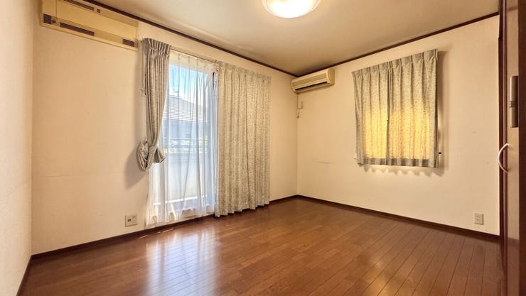 二面採光で明るいお部屋です。大容量のクローゼットもついており快適に過ごせます。
※こちらの写真は家具消し等の加工を行っております。