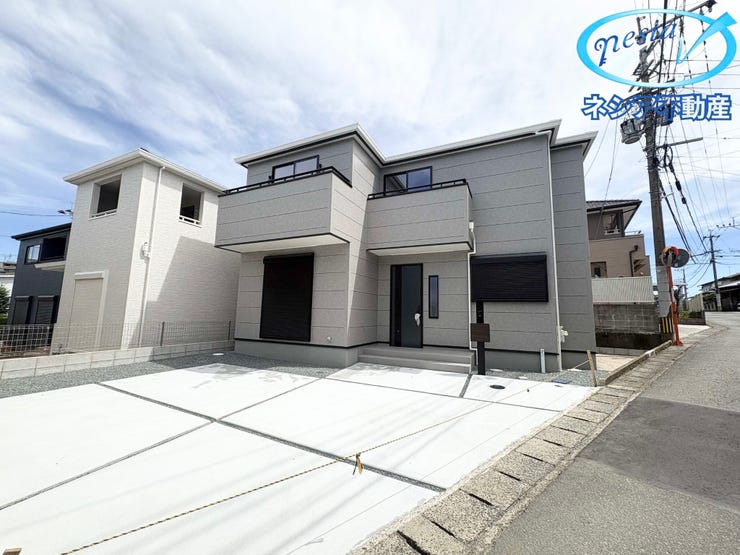 【外観】
■外観■
スタイリッシュで飽きのこないデザインが魅力の外観です
住むたびに愛着が深まる住まいを演出します