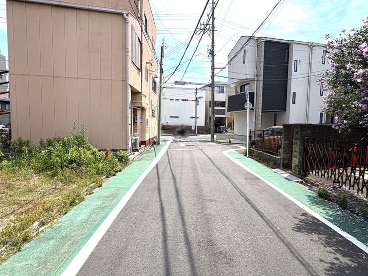 西側前面道路