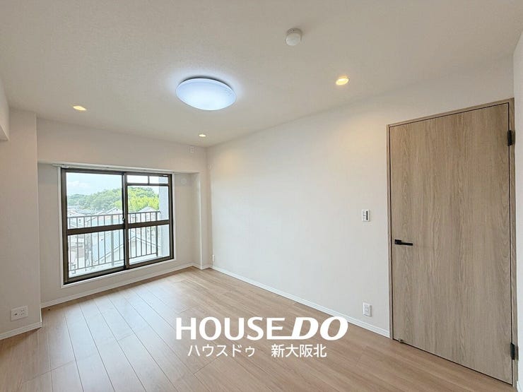 ■7.2帖洋室には優しい明りのダウンライト設置!
■ダウンライトはお部屋をすっきりと見せるとともに、落ち着きのある空間を演出します!