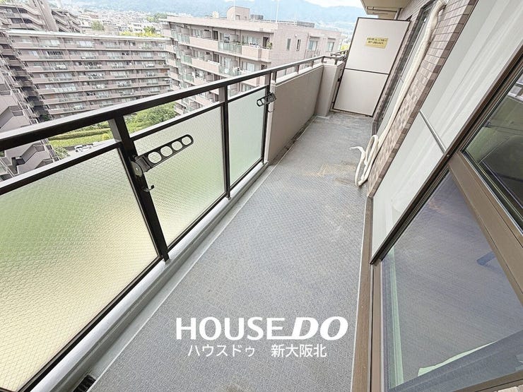 ■リビング側のバルコニーです!
■8階のため、陽当り、眺望良好です◎
■両面バルコニーのため、通風の良い室内です!