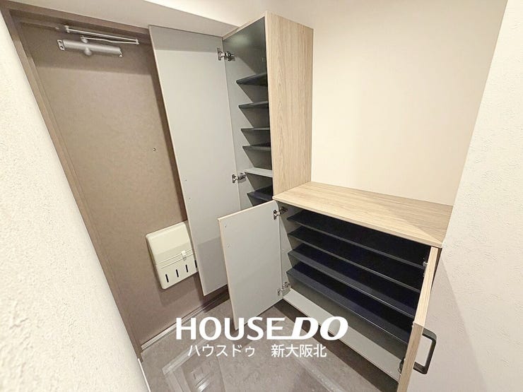 ■いつの間にか増えてしまうご家族の靴もたっぷり収納していただけるシューズボックス!
■段の高さ調節ができるのでヒールや高さのある靴も収納可能です!