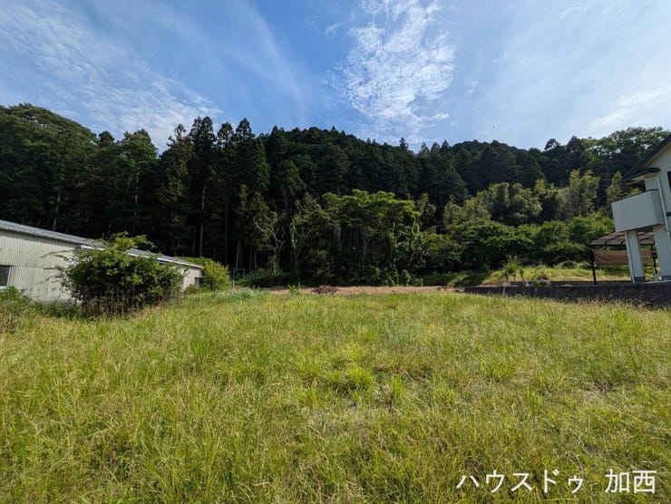 【外観】
山々に囲まれた宅地です♪