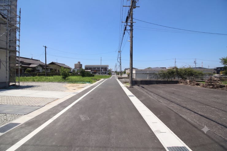 *北側前面道路*
通りから1本入った道沿いにあり、静かでゆったりとした暮らしを叶えます♪