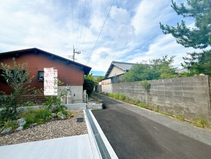 落ち着いた雰囲気の閑静な住宅街で環境の良い立地です。