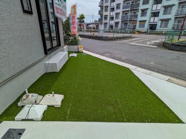 日当たり良好、広々としたお庭付きです!