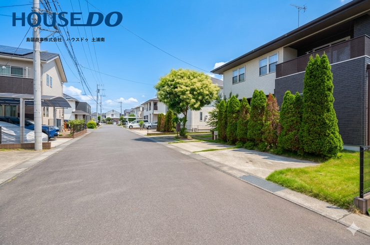 「閑静な住宅街で叶える理想の暮らし。整備された街並みと、子育て世帯から幅広い世帯が住みやすい立地!
道路幅6mとお家までの道のりも安心とストレスの少ない物件です!