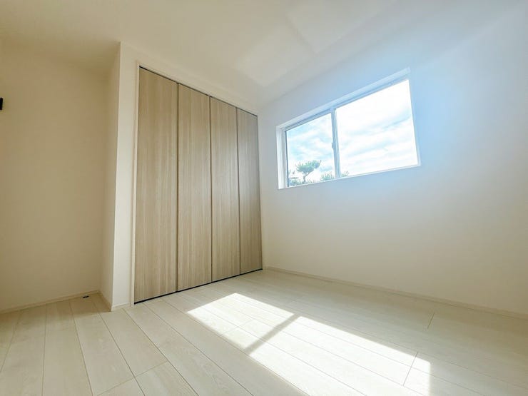 どんな家具にもフィットする床材カラーのお部屋です。