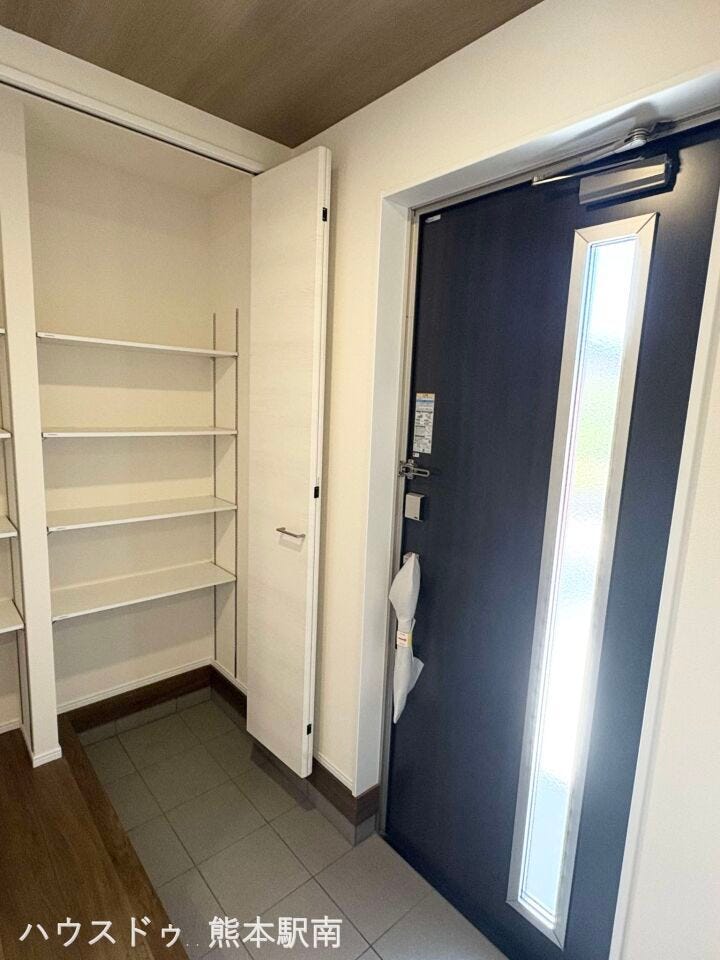■玄関■
すっきりとした玄関が暮らしやすさを引き立てます
心地よい住まいへの入り口となる空間です