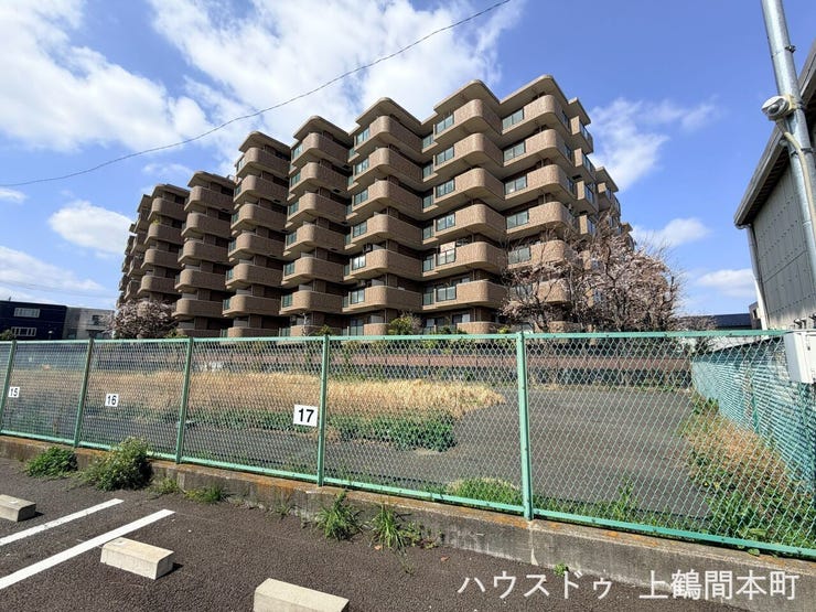 重厚感のある佇まいが魅力のマンション