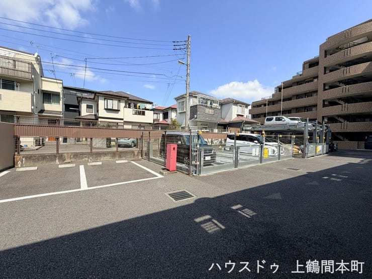 お車中心のライフスタイルを支える、使い勝手の良いカースペース。