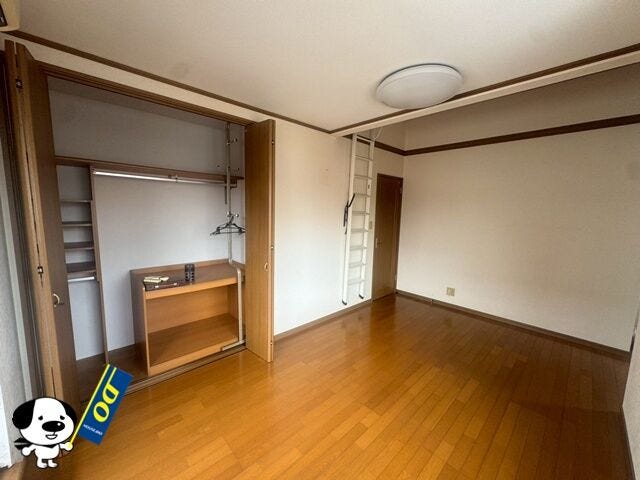 バルコニーに面した洋室は主寝室にもお勧めです。
