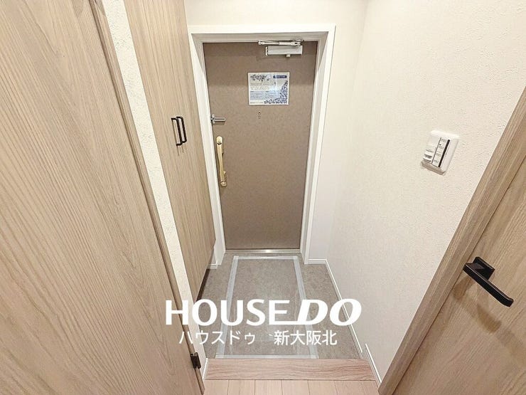■人感センサー付きの明るい玄関!
点灯後、一定時間を置いて自動的に消灯します!