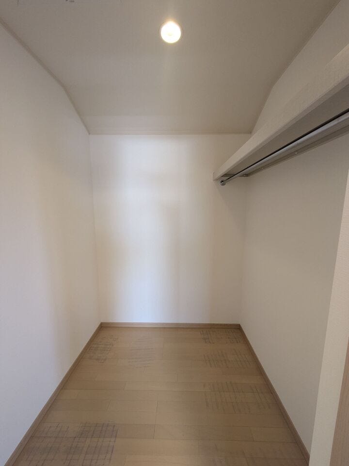 2F東側洋室です