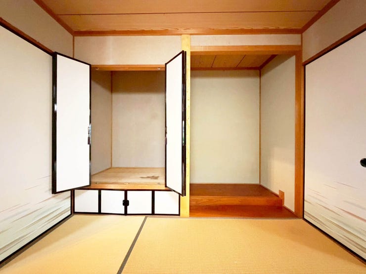 青葉台西1丁目 6LDK中古戸建て 6LDK中古戸建て♪駐車場並列4台分♪コンビニまで徒歩約6分♪青葉小まで徒歩約8分♪