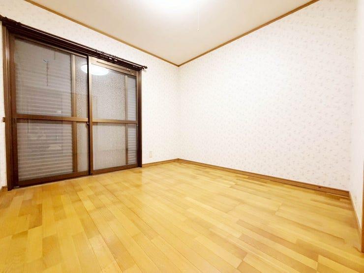 青葉台西1丁目 6LDK中古戸建て 6LDK中古戸建て♪駐車場並列4台分♪コンビニまで徒歩約6分♪青葉小まで徒歩約8分♪