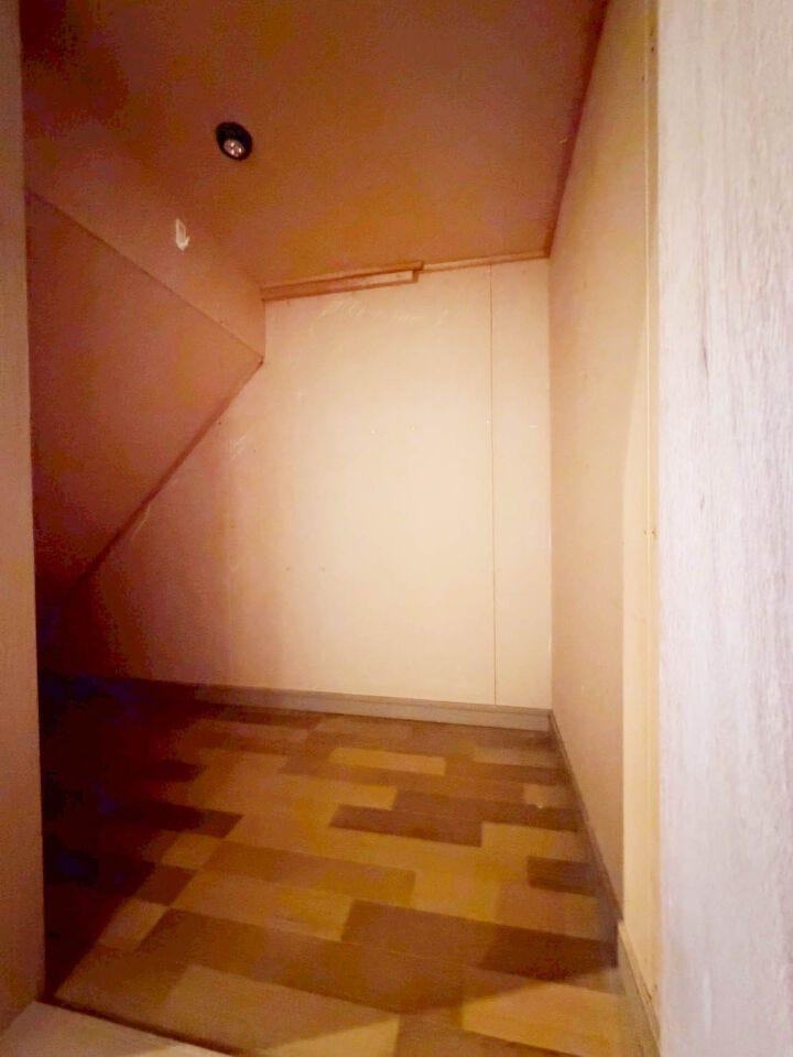 青葉台西1丁目 6LDK中古戸建て 6LDK中古戸建て♪駐車場並列4台分♪コンビニまで徒歩約6分♪青葉小まで徒歩約8分♪