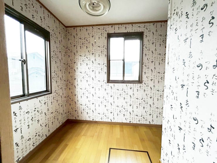 青葉台西1丁目 6LDK中古戸建て 6LDK中古戸建て♪駐車場並列4台分♪コンビニまで徒歩約6分♪青葉小まで徒歩約8分♪