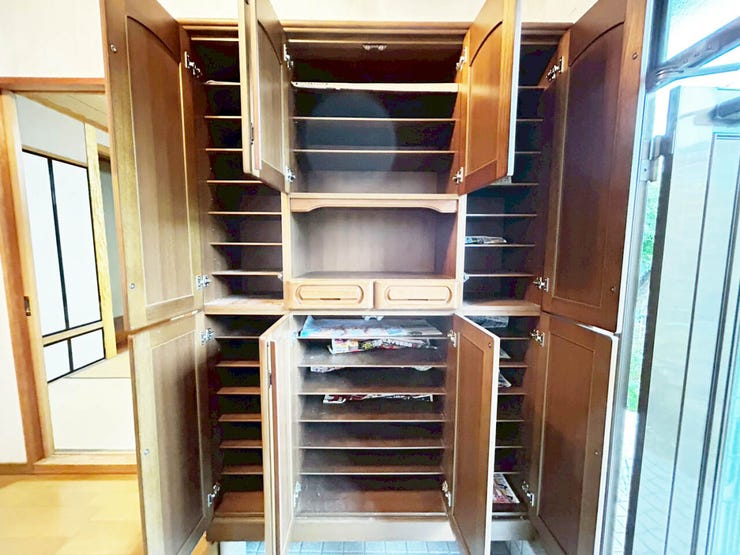 青葉台西1丁目 6LDK中古戸建て 6LDK中古戸建て♪駐車場並列4台分♪コンビニまで徒歩約6分♪青葉小まで徒歩約8分♪