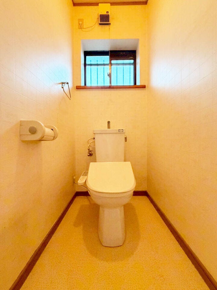 青葉台西1丁目 6LDK中古戸建て 6LDK中古戸建て♪駐車場並列4台分♪コンビニまで徒歩約6分♪青葉小まで徒歩約8分♪