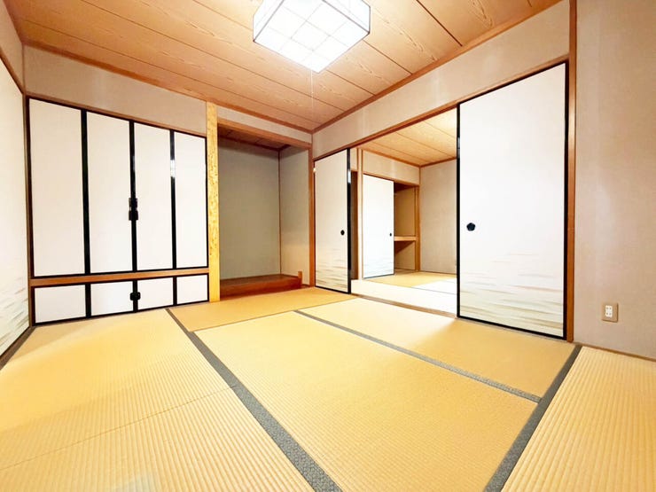 青葉台西1丁目 6LDK中古戸建て 6LDK中古戸建て♪駐車場並列4台分♪コンビニまで徒歩約6分♪青葉小まで徒歩約8分♪