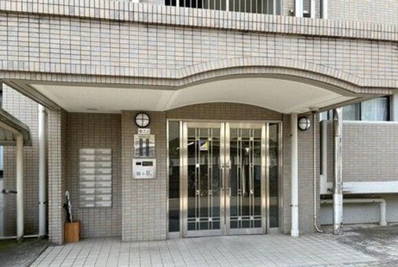 ●正面エントランス