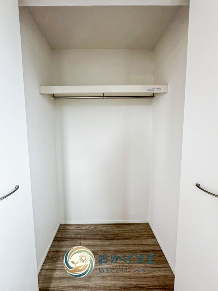 【収納】
たっぷりしまえる大容量のクローゼット。出し入れがスムーズで、お部屋の片付けがさらに快適になります。