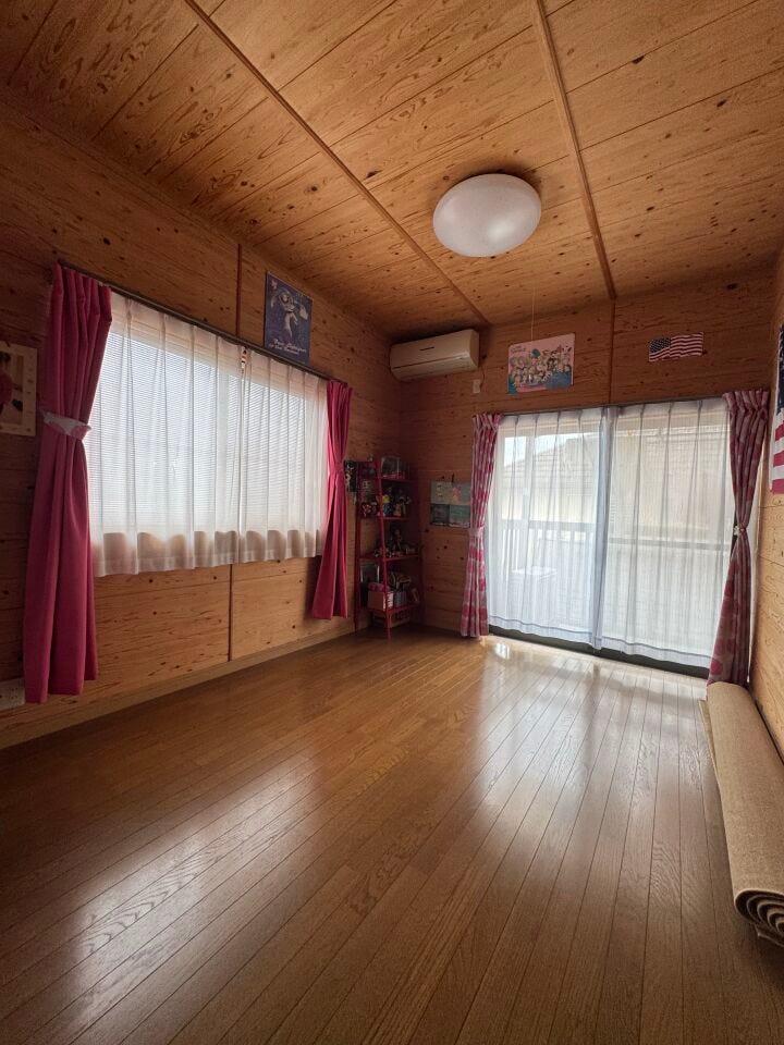 ■2階の洋室です。こちらもすべて木目を基調とした温かい空間となっています■