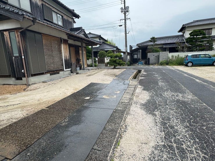 ■前面道路も広々で駐車も楽々です■