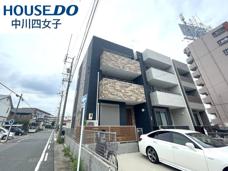 【外観】
◇外観◇
2024年6月築3階建て一戸建てです。通学する小中学校も、あおなみ線南荒子駅も徒歩10分圏内の好立地なので、小さなお子様がいる方も住みやすい住居です。