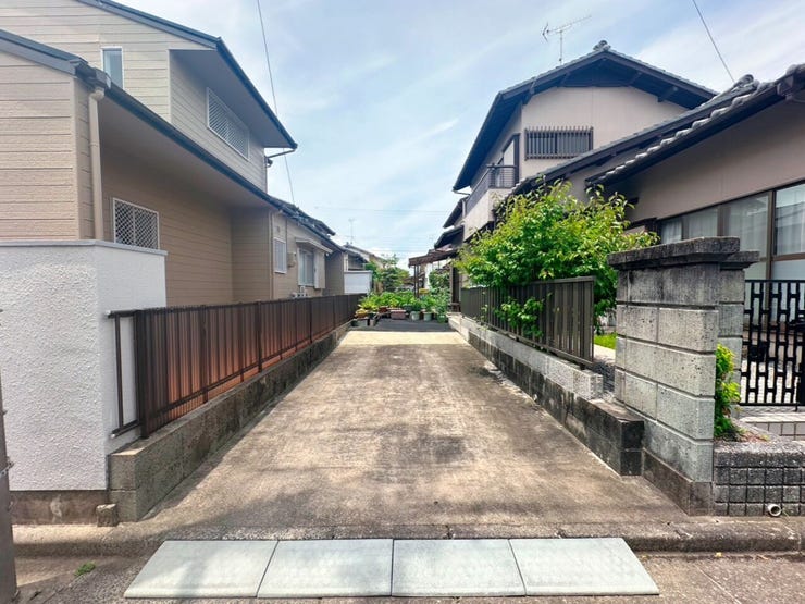■駐車場
敷地内にお車2台分のスペースを確保。ご夫婦でのマイカー通勤や、大切な来客時にも大活躍します。