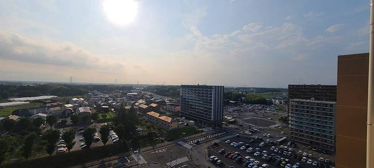 西側の玄関からの景色です。
夕日が沈むのを眺めることができます。