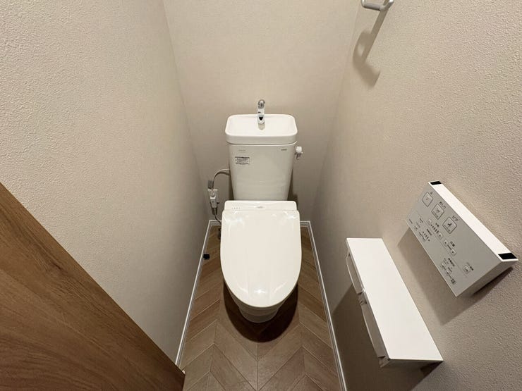 室内(2026年6月)撮影
◎本日案内可能◎
2階にもトイレが設置されております。夜間時や来客時も気を遣わず使用できます◎