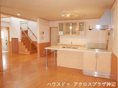【LDK】LDKの一角に、ゴロンと横になれる癒しのタタミ空間をプラス。お子様のお昼寝スペースや、ちょっとした家事スペースとして大活躍します。