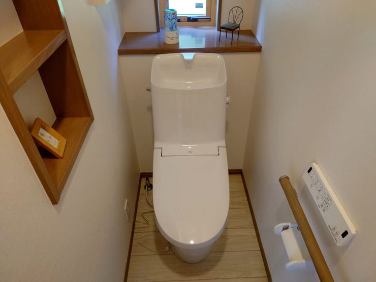 室内(2026年9月)撮影
◎本日案内可能◎
ニッチには芳香剤やトイレットペーパーを置けます♪トイレは各階にあり階段の移動なく使用できるため安心、便利です◎