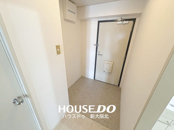■白を基調とした明るい玄関!
■室内への動線もスムーズで、帰宅後すぐにお部屋へ入りやすいシンプルで使いやすい玄関です♪