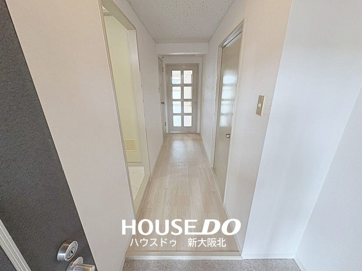 ■玄関を開けると明るい室内へつながるすっきりとした空間♪
■廊下の先まで見通しやすく、はじめて入る方にも好印象を与える玄関まわりです!