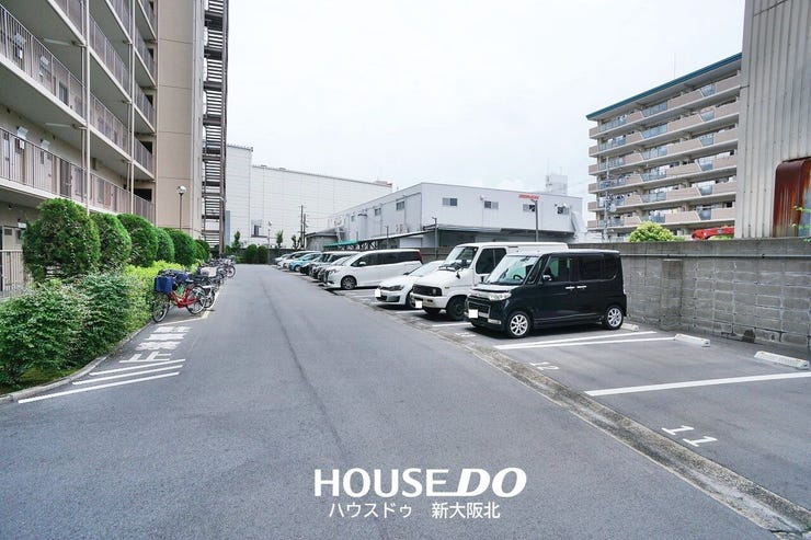 ■平面駐車場は高さ制限に悩む心配もないく、機械式のように出庫までの時間もかからない為とても便利ですよ!
■最新の空き状況をお調べいたしますので、お気軽にお問い合わせくださいませ!