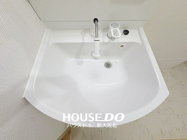 ■シャワー付き洗面台は朝の寝ぐせ直しや掃除など役立ちます!あると何かと便利なアイテムです◎