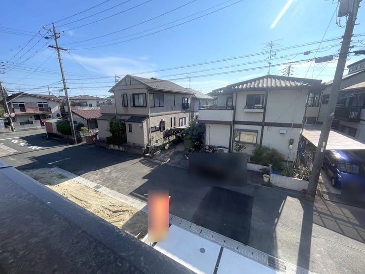 ◇眺望写真◇
バルコニーからは駐車場を確認することができ、防犯面でも安心ですね。家からの眺望には暮らす人の心を和ませ、生活に潤いをもたらす重要な役割があります。ちょっとした気分転換にもぴったりです。