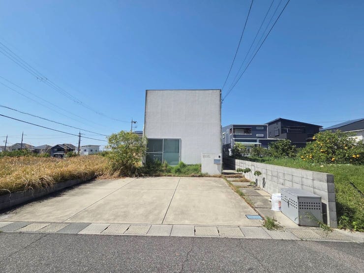 【外観】
空き家の為、いつでもご内覧可能です♪
セカンドハウスとしても魅力的なお家です♪
物件の詳細、物件のご内覧ご希望の方は【ハウスドゥ岸和田】までお問合せくださいませ♪