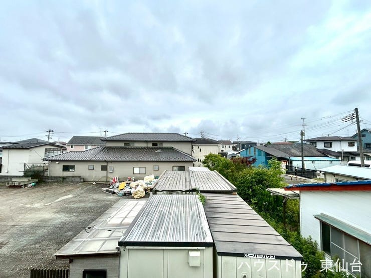 大きな窓から明るい光が入り、開放感のある眺めが楽しめます♪