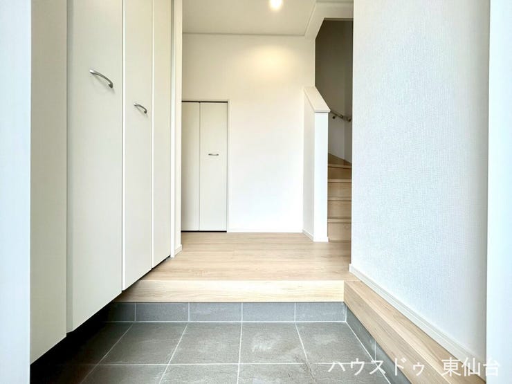 段差のないフラット設計で、毎日の出入りもスムーズに。
