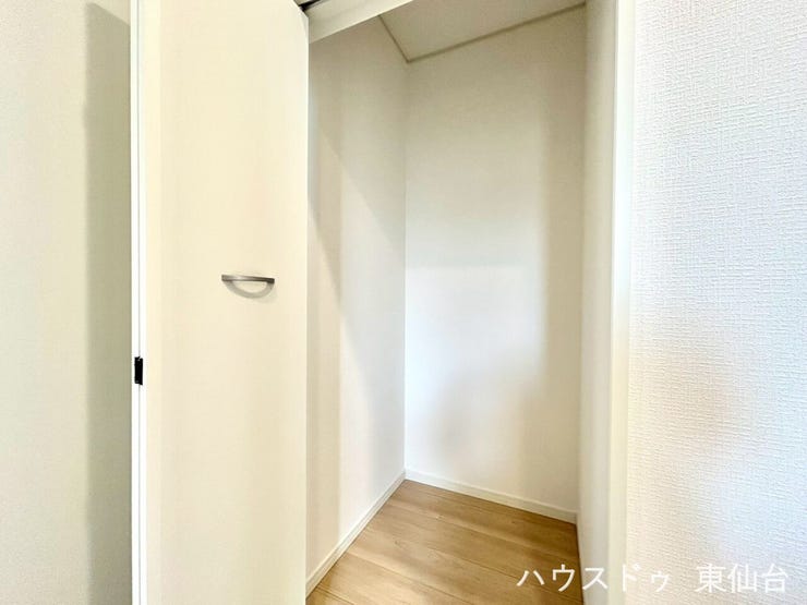 ちょっとした物をさっとしまえる、気の利いた収納スペース