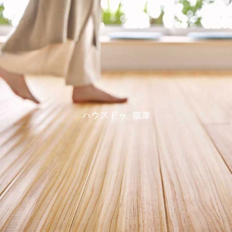 断熱性が高く、調湿効果もあり、「浮造り仕上げ」によって立体的に浮きあがった木目が、何度でも触りたくなるような心地よい質感。ウレタン塗装のため、傷や汚れに強く、お手入れも簡単です。※画像はイメージです。