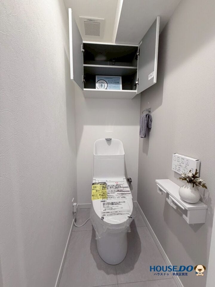 ウォシュレット一体型便器に交換済み。清掃性と快適性を兼ね備えた空間です。