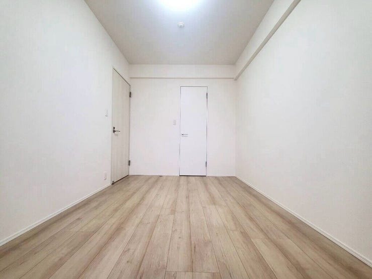 【Bedroom】ベッドとデスクを置いてもゆとりのある、使い勝手の良い広さの洋室です。
