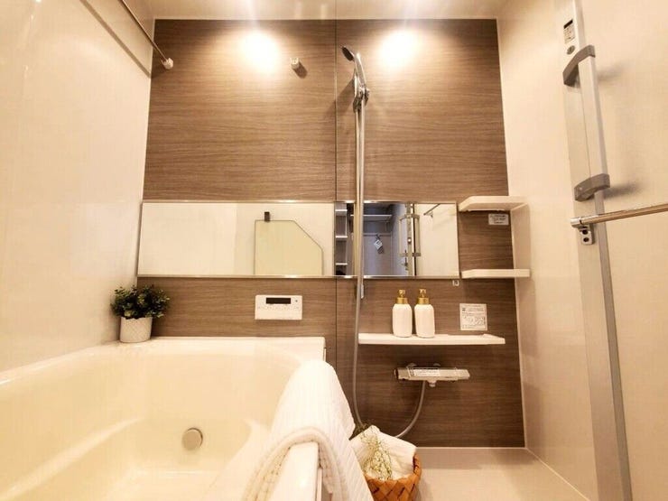 【Bathroom】お子様とのバスタイムにも十分な広さがあり、掃除も簡単にできます。