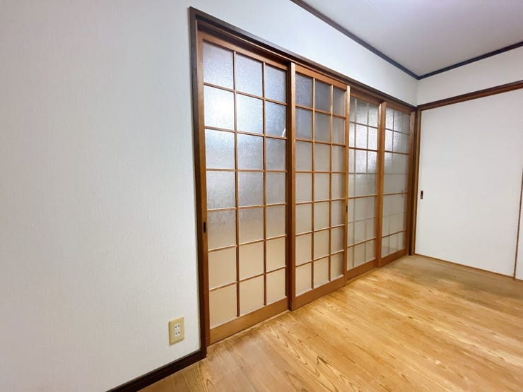 お部屋がすっきり片付く収納スペースがあります。